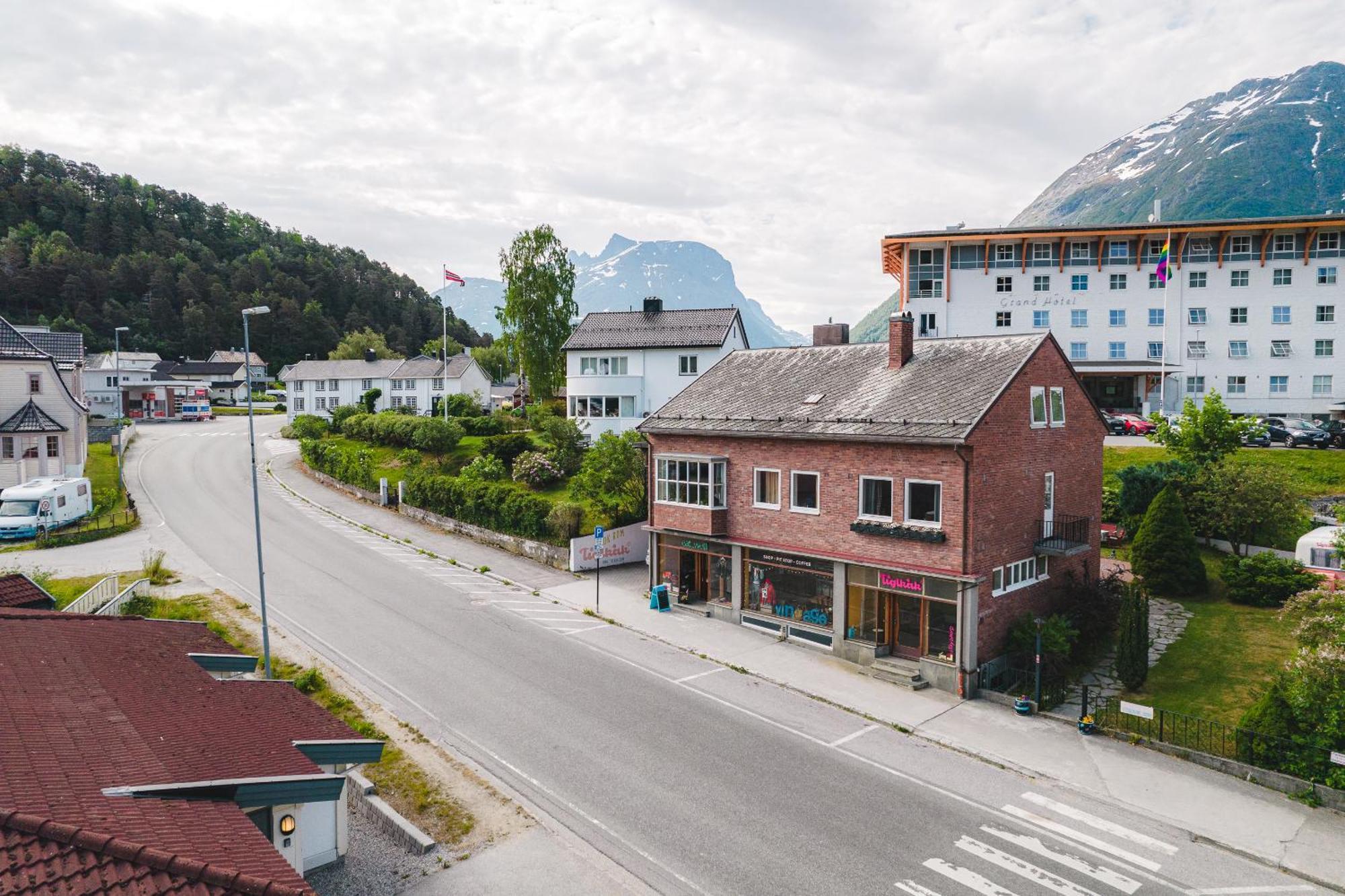 Tiglkak Hostel อองดาลส์เนส ภายนอก รูปภาพ